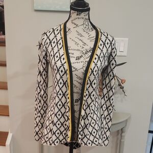 Women's Black and White Patterned Sweater